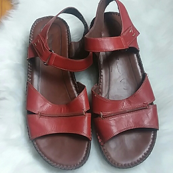 naturalizer sandals red